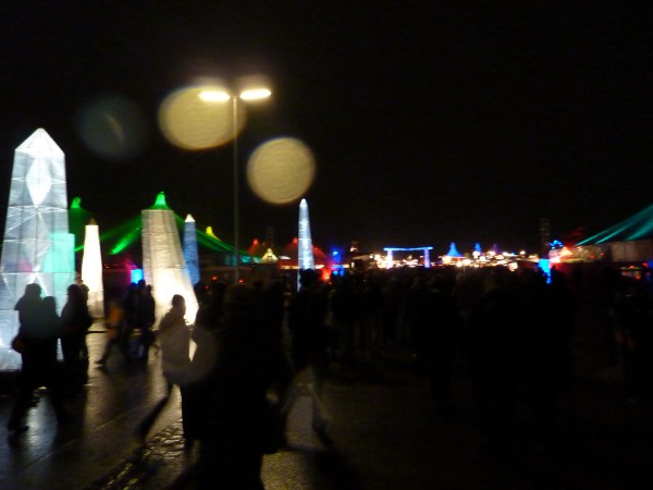 Das abendliche Tollwood in München